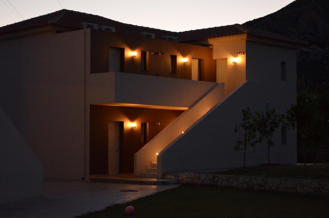 Aligis Studios Katelios Bagian luar foto